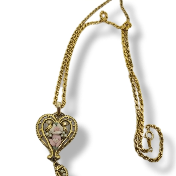 VINTAGE PORCELAIN ROSES DETAILED GOLDTONED HEART PENDANT & ROPE CHAIN NECKLACE - Picture 2 of 5
